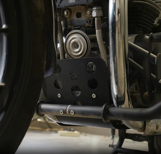 ZANA BASH PLATE (ALUMINIUM BLACK) FOR SUPER METEOR 650 - AH Helmets