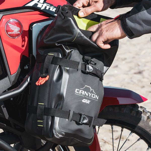 GIVI CARGO MULTIFUNCTIONAL - CRASH BAR DRY BAG CANYON-8 LTR (GRT 722)