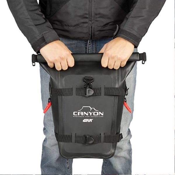 GIVI CARGO MULTIFUNCTIONAL - CRASH BAR DRY BAG CANYON-8 LTR (GRT 722)