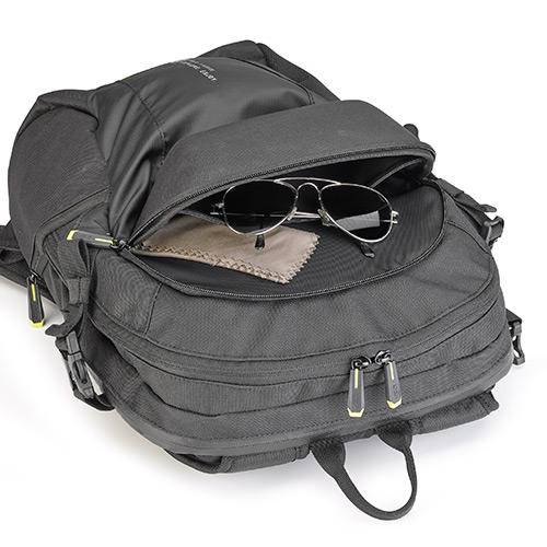 GIVI EA129B Backpack 15L with Thermoformed Pocket (Black)