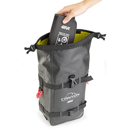 GIVI CARGO MULTIFUNCTIONAL - CRASH BAR DRY BAG CANYON-8 LTR (GRT 722)